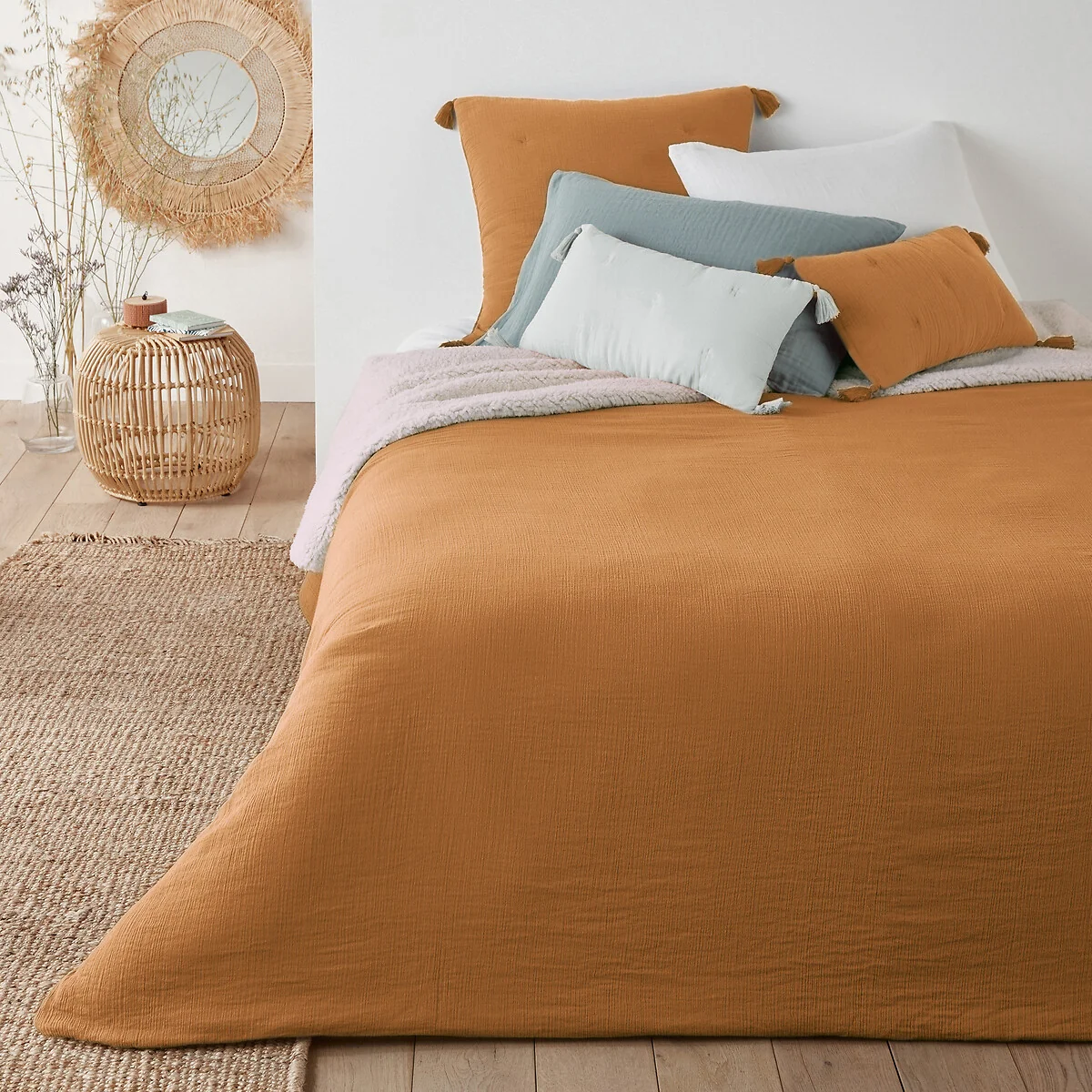 Kumla Cotton Muslin & Faux Sheepskin Bedspread – image 2