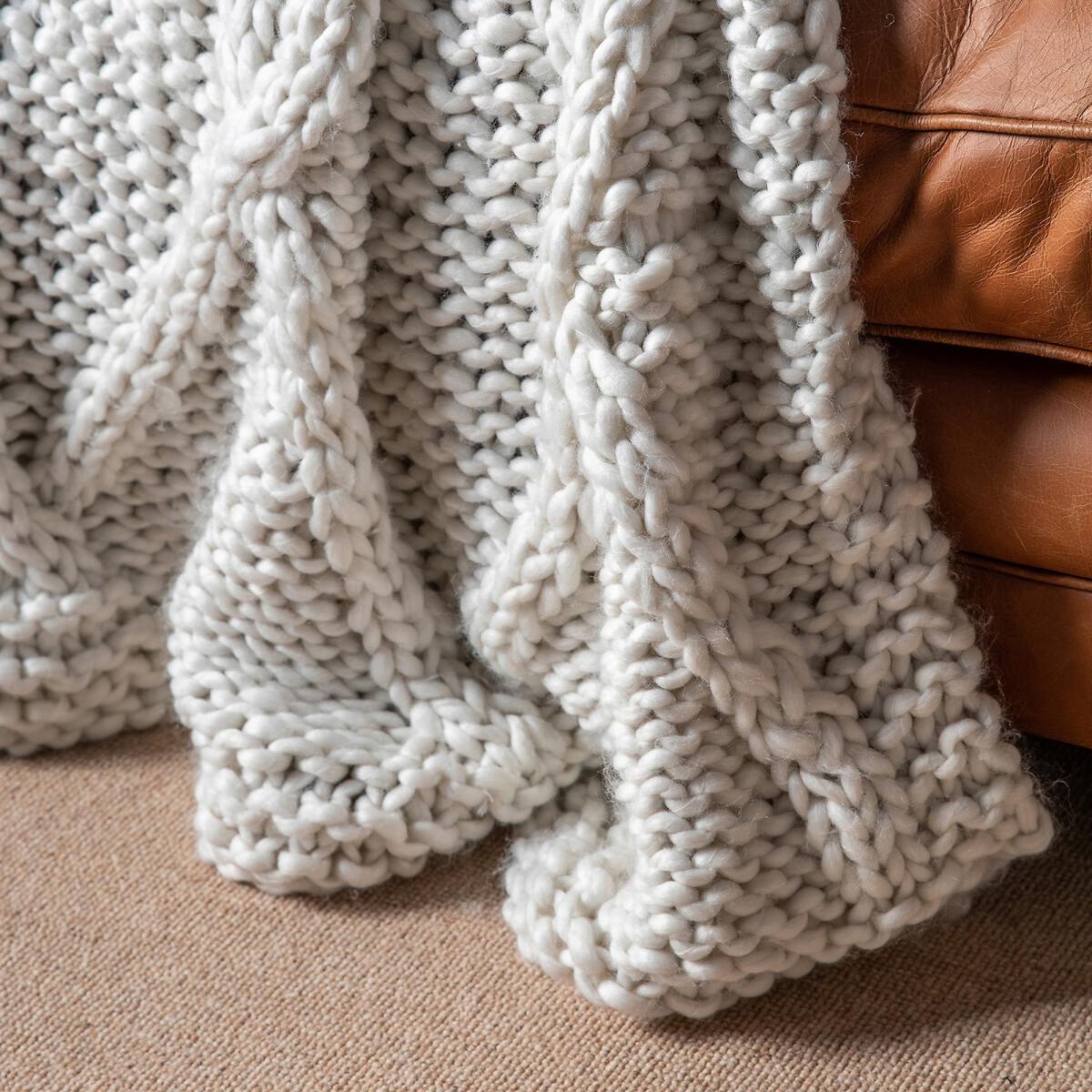 Cable Knit Throw 130x170cm – image 3