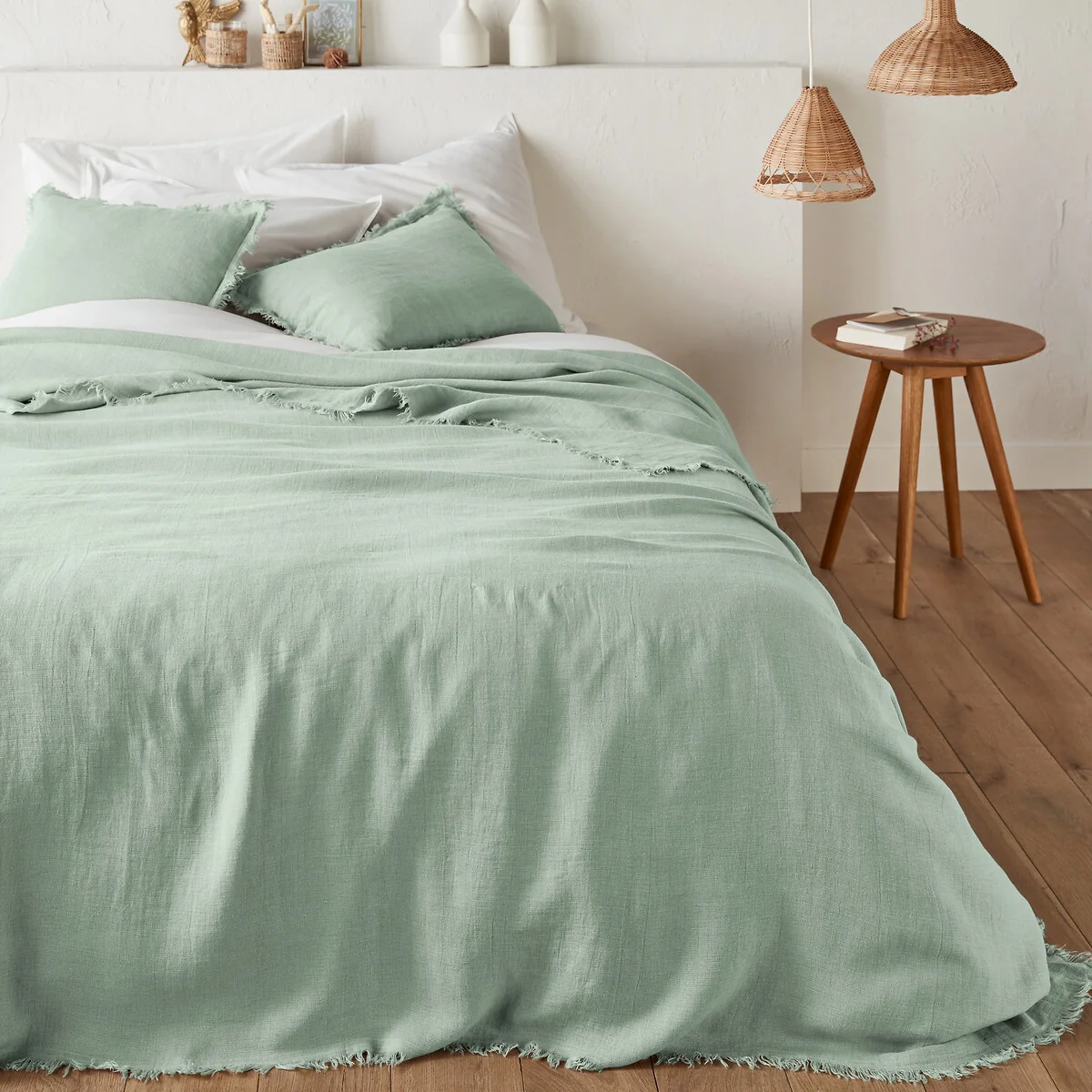 Linange Washed Linen Bedspread – image 3