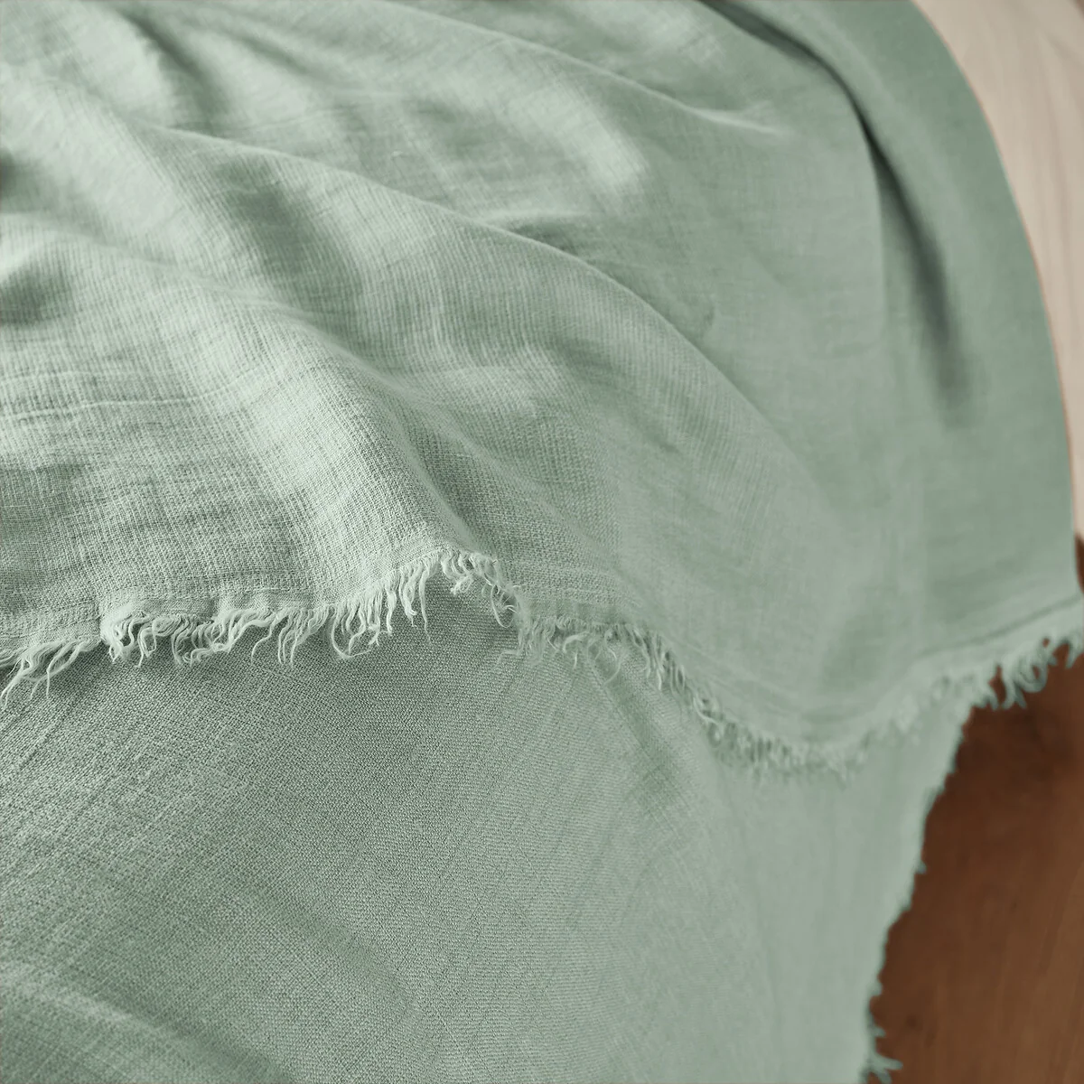 Linange Washed Linen Bedspread – image 1