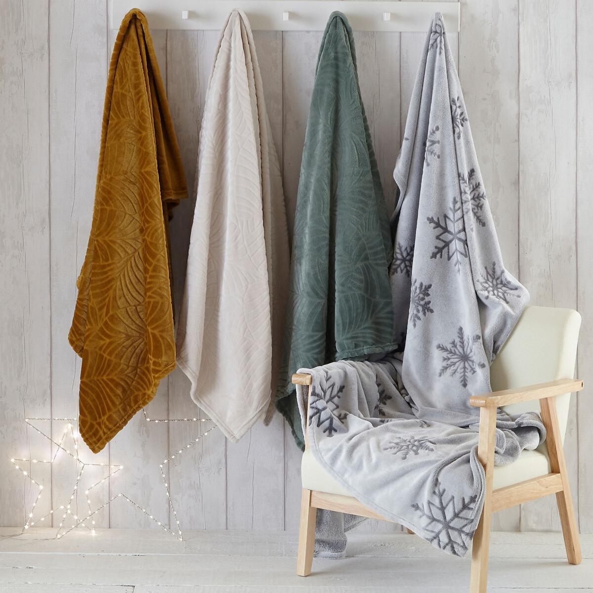Folio Cut-Fleece Throw – image 2