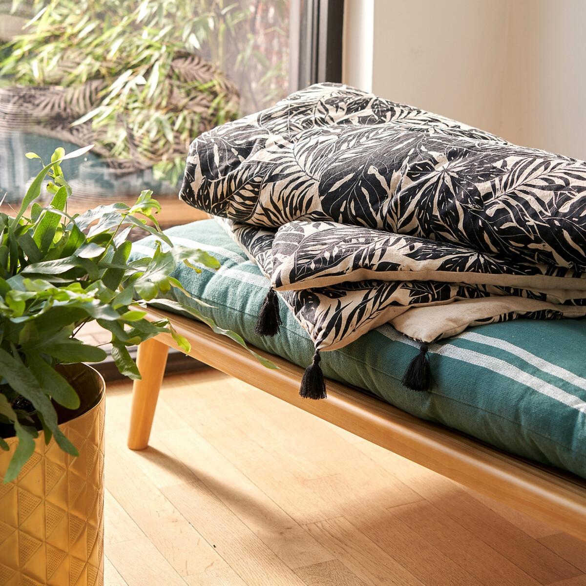 Ficus Linen & Cotton Patterned Quilt – image 4