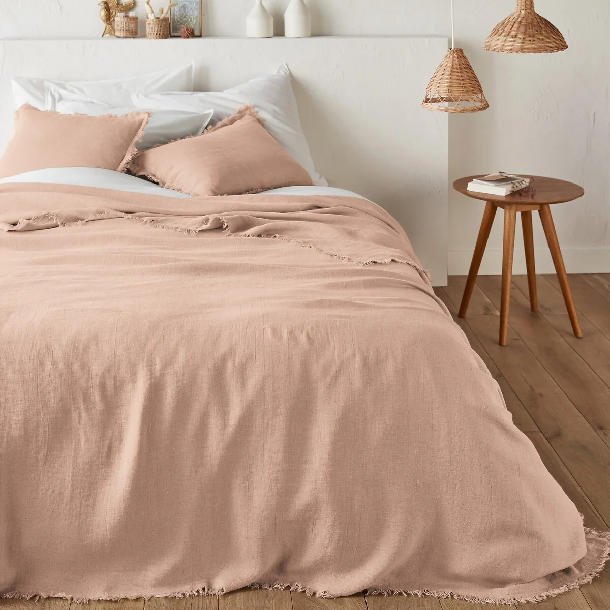 Linange Washed Linen Bedspread – image 3