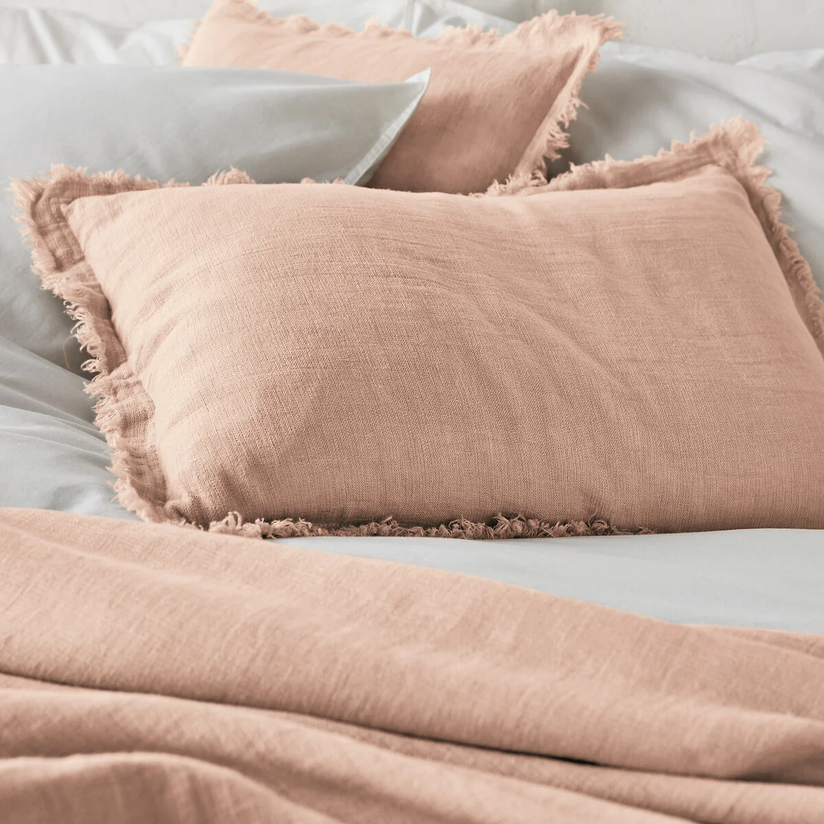 Linange Washed Linen Bedspread – image 4