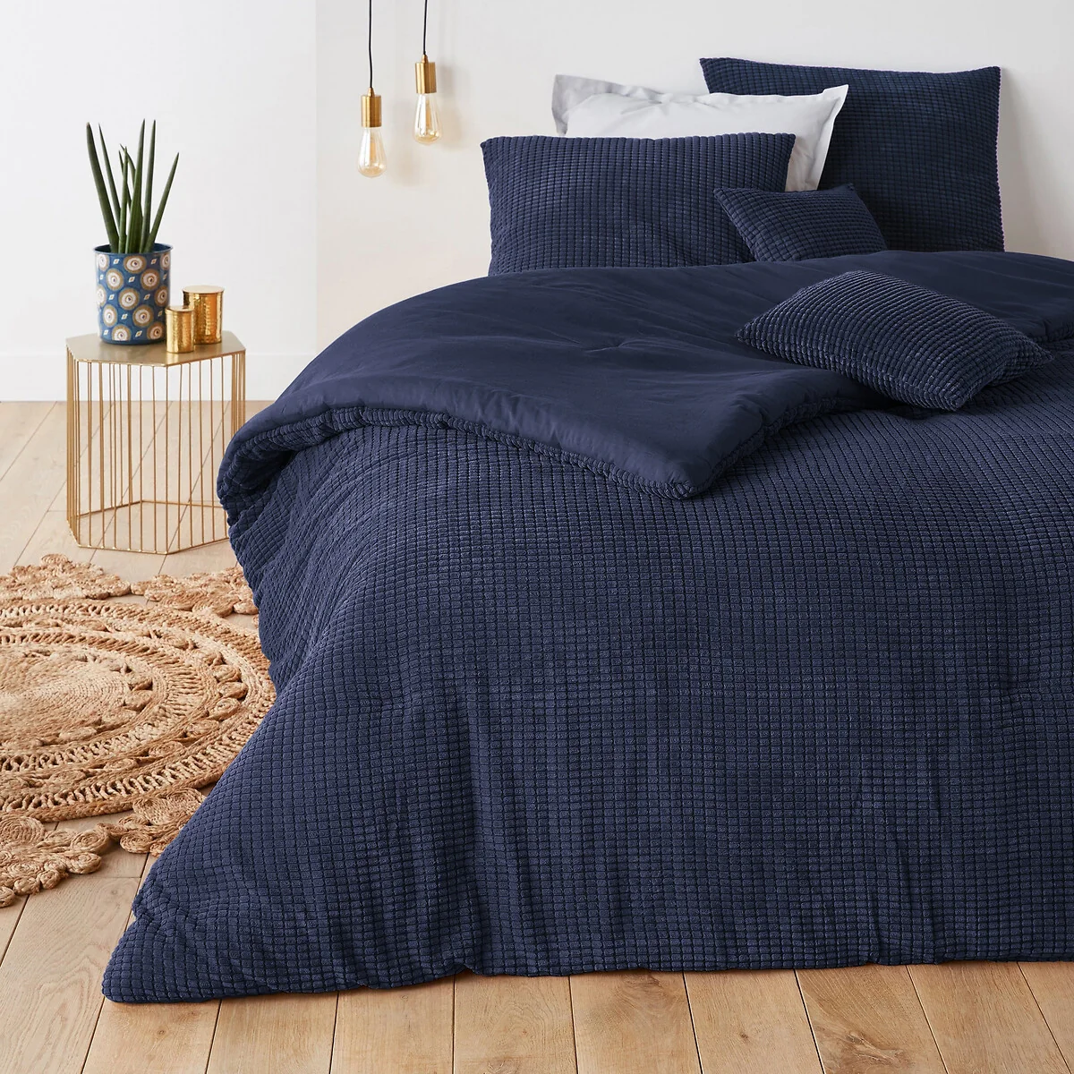 Fluffy Textured Quilted Bedspread – image 1