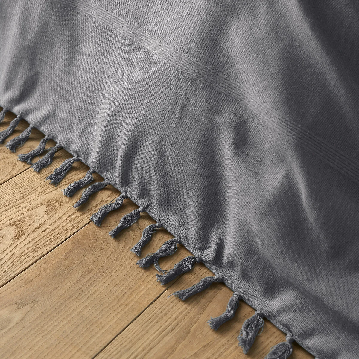 Nedo Fringed Bedspread – image 3