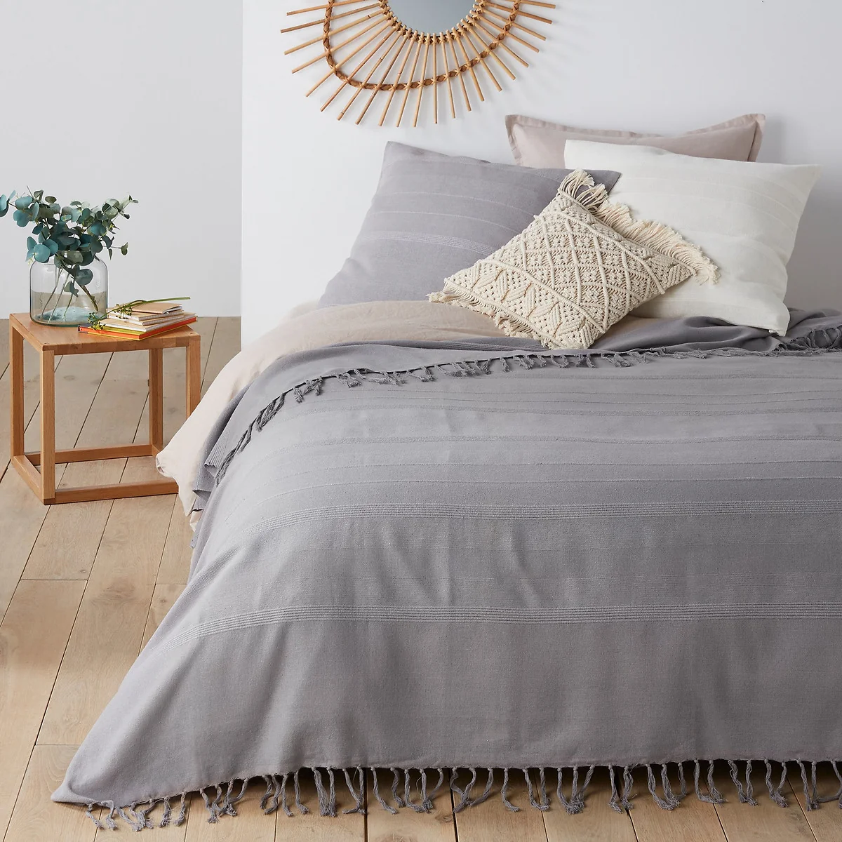 Nedo Fringed Bedspread – image 1