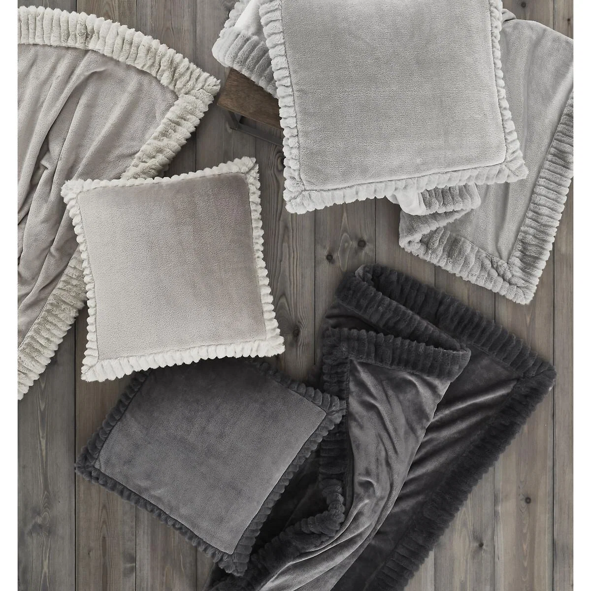 Velvet And Faux Fur Throw – image 2