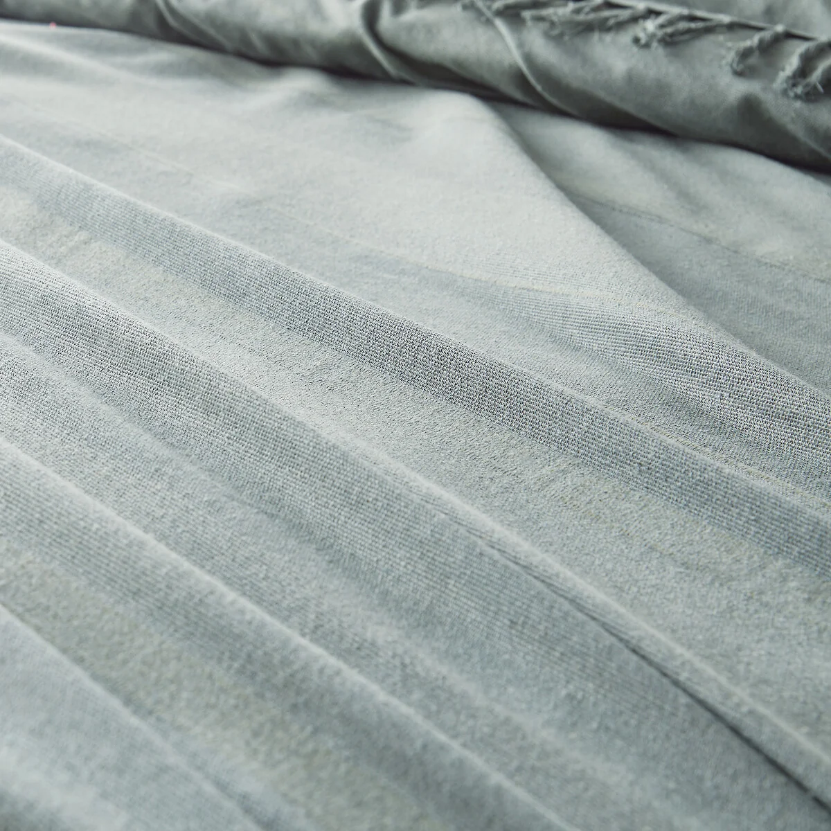 Nedo Fringed Bedspread – image 2