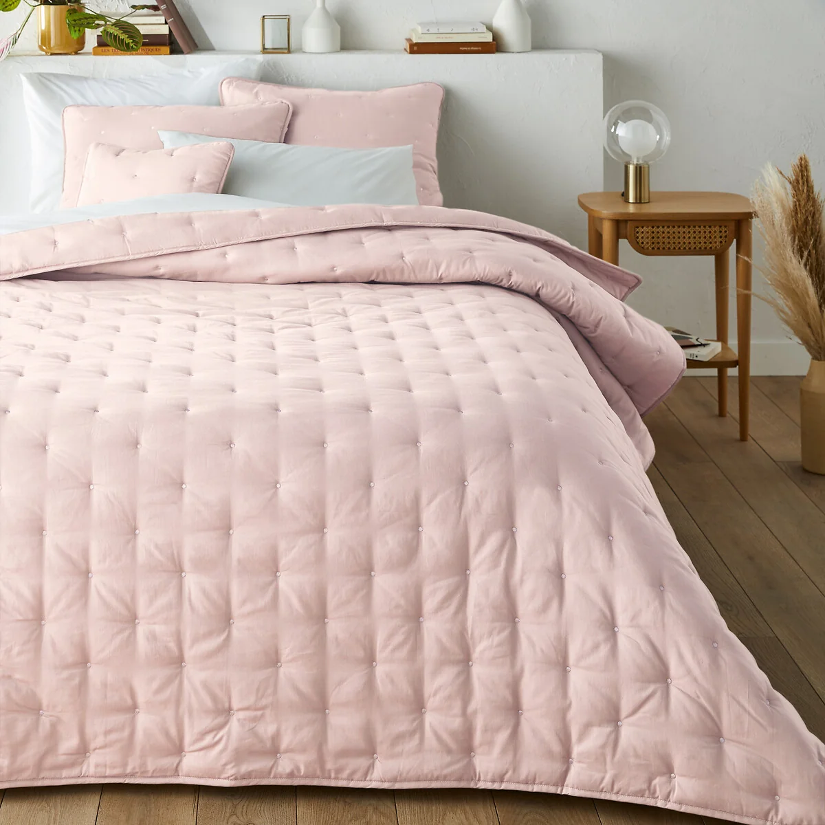 Aeri Embroidered Bedspread – image 2