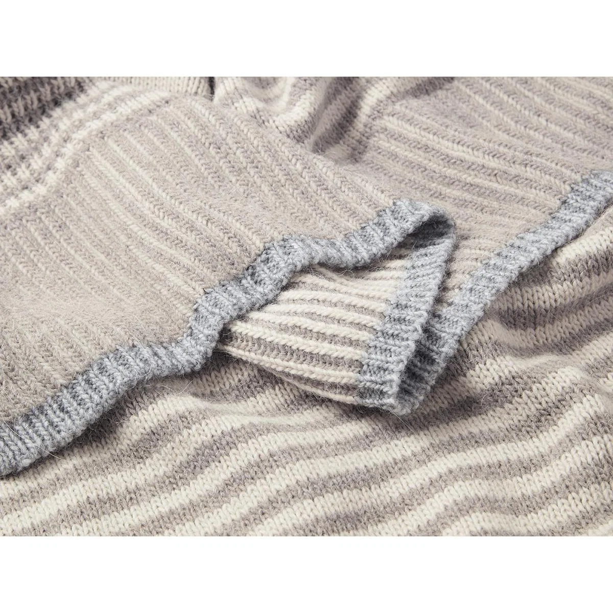 Easy Knit Throw in Oatmeal – image 3