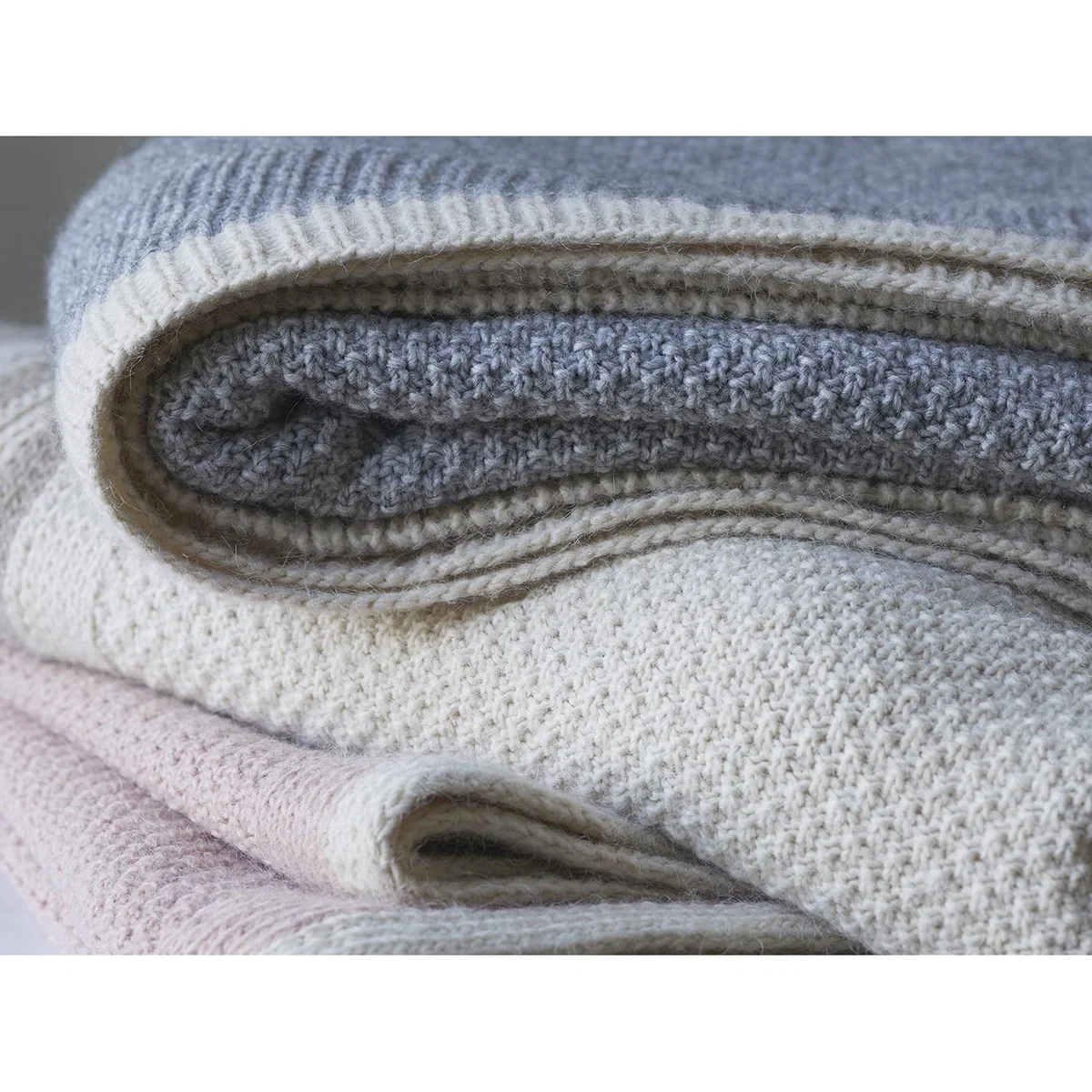 Granny Knit Throw in Pink – image 7