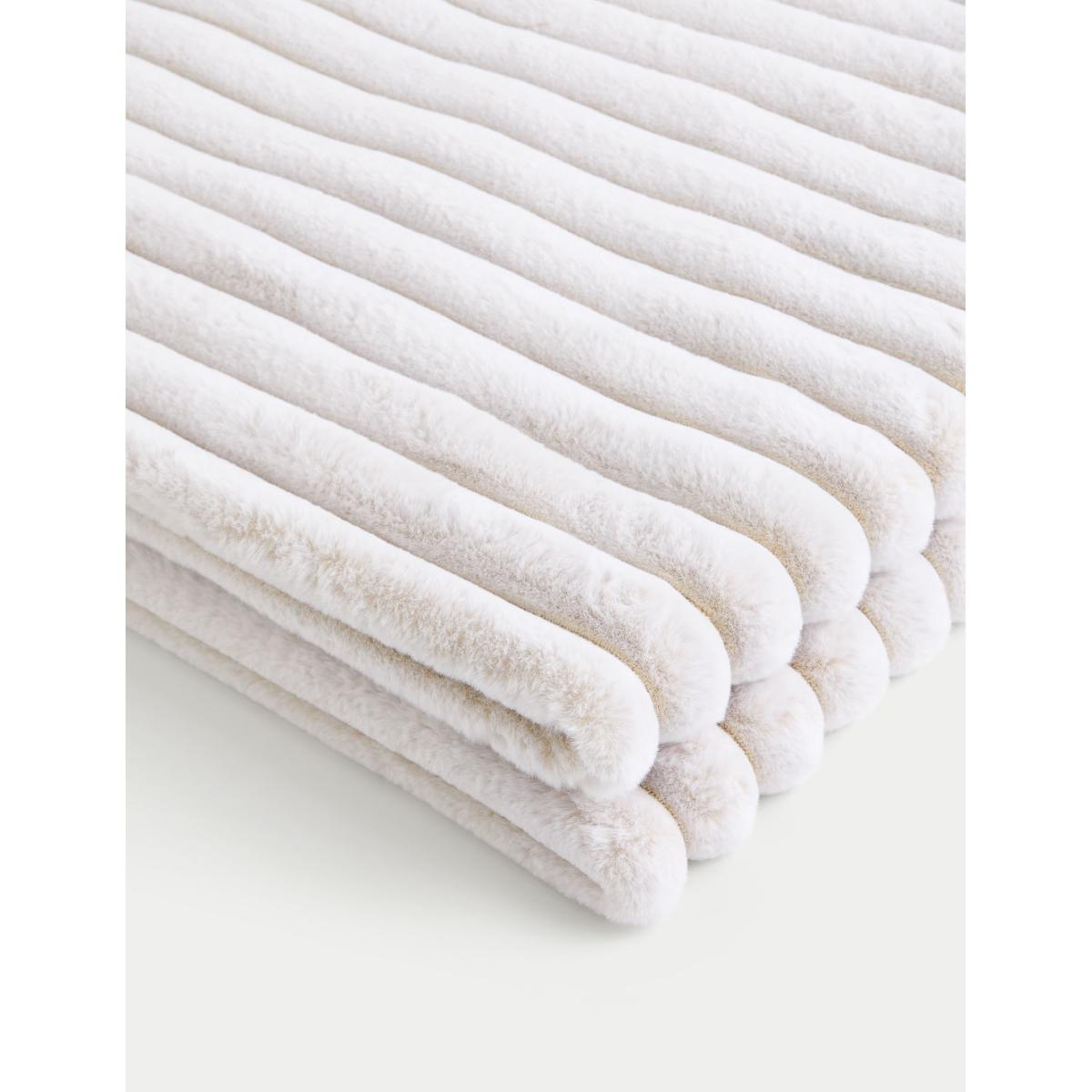 M&S Ribbed Fleece Throw - MED - Natural, Natural – image 4
