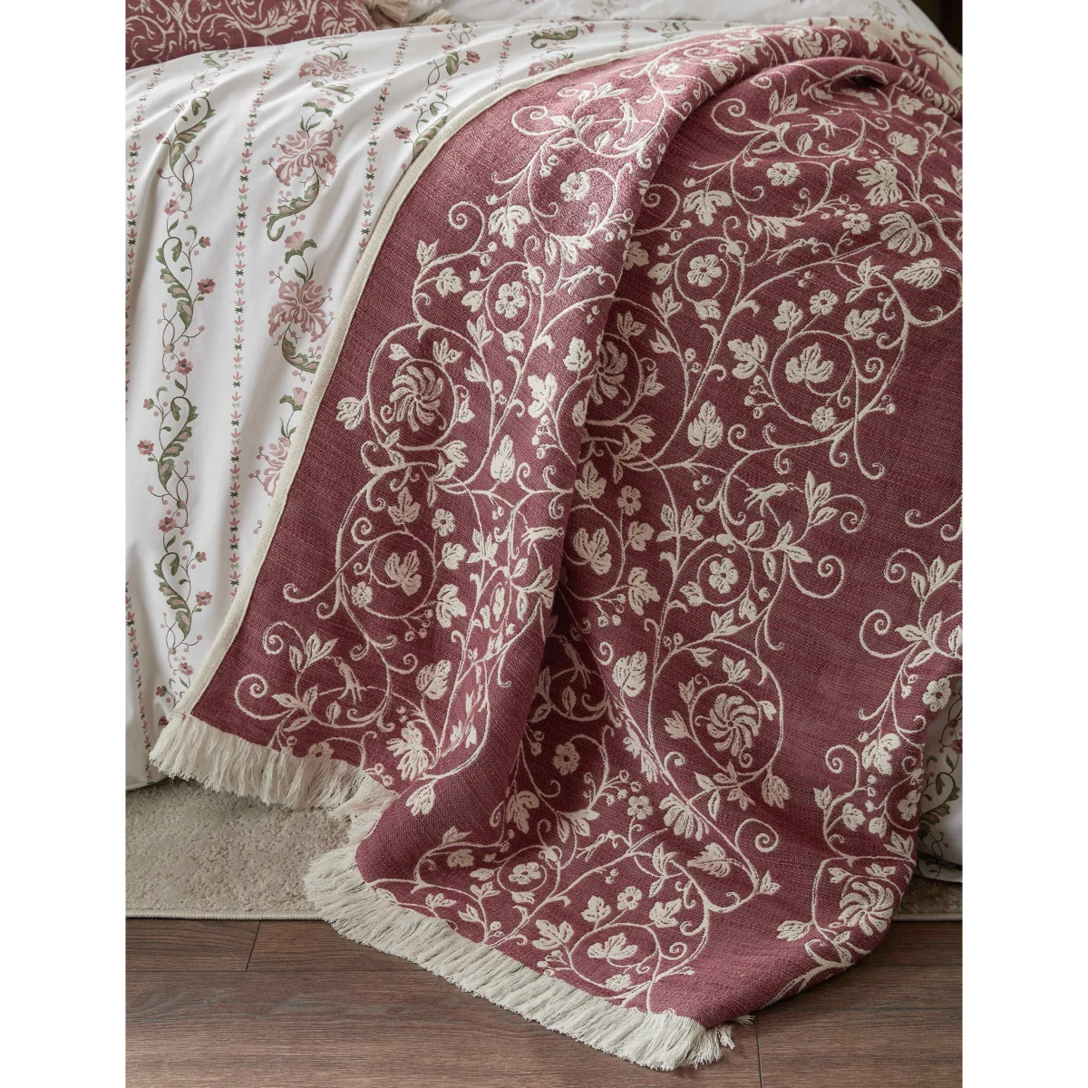 Historic Royal Palaces Pure Cotton Tudor Trail Throw Pink Mix – image 3