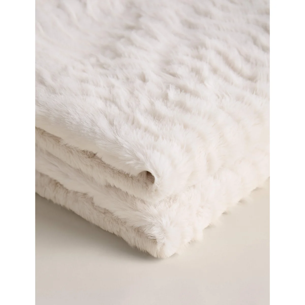 M&S Faux Fur Feathered Throw Dove – image 3