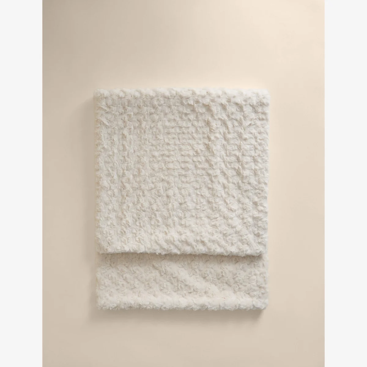 M&S Large Textured Faux Fur Throw Ivory – image 1