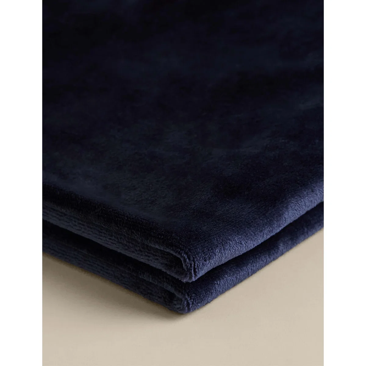 M&S Soft Fleece Throw Navy – image 4