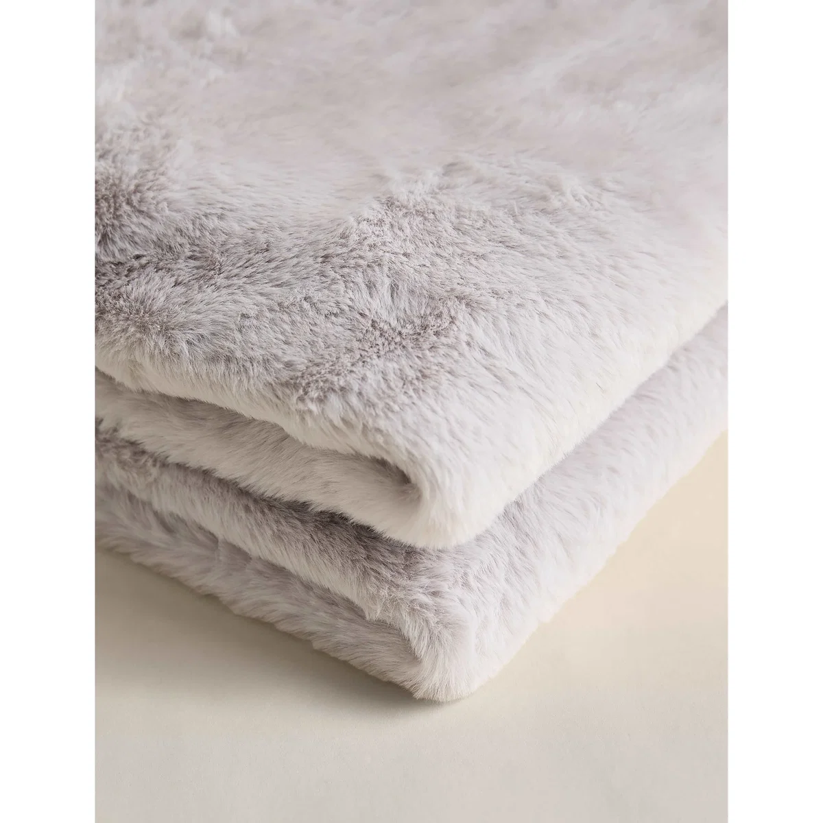M&S Supersoft Faux Fur Large Throw Deep Red – image 4