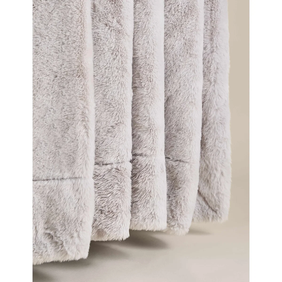 M&S Supersoft Faux Fur Large Throw Deep Red – image 5