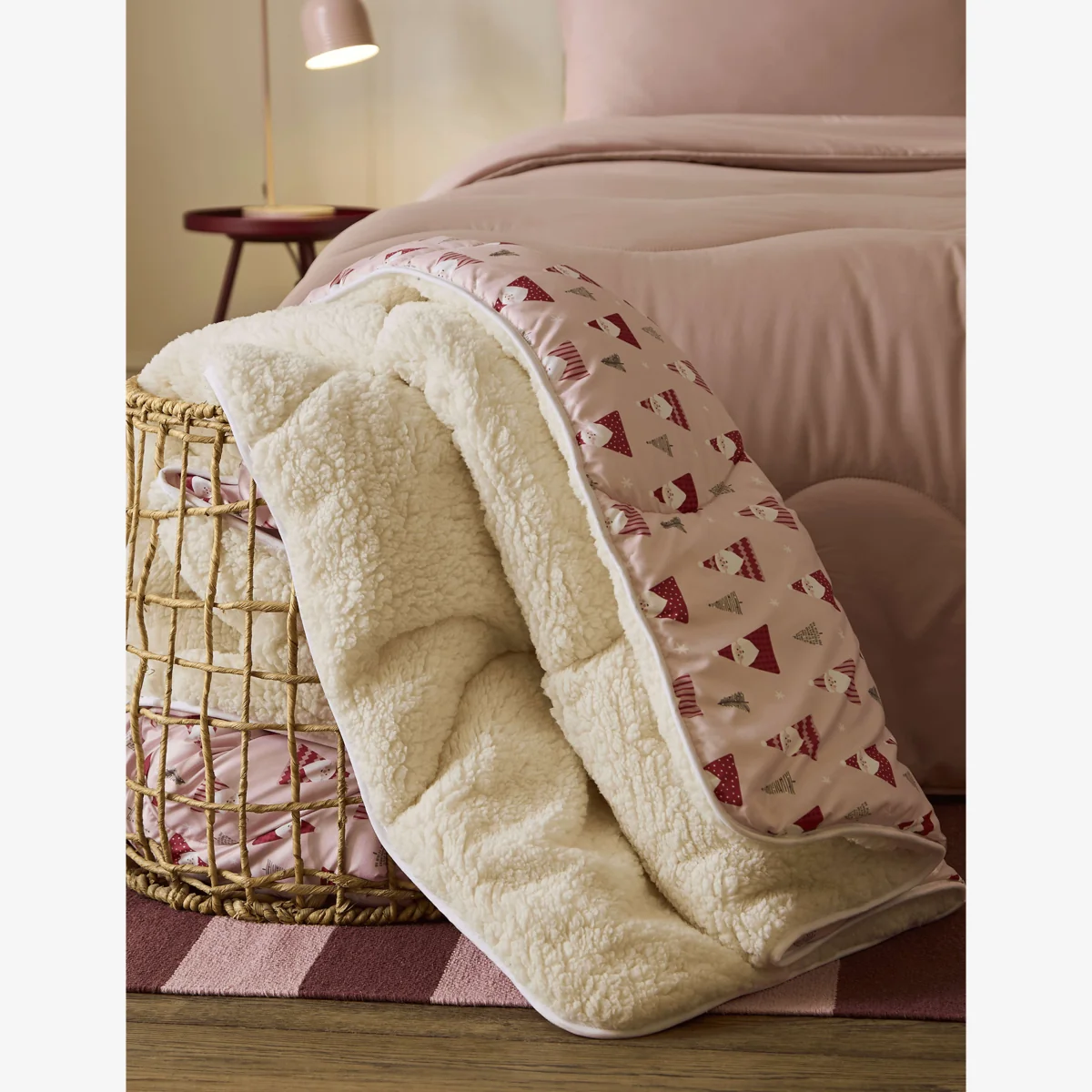 Nightlark Pink Santa Sherpa Fleece 9 Tog Throw Pink – image 1