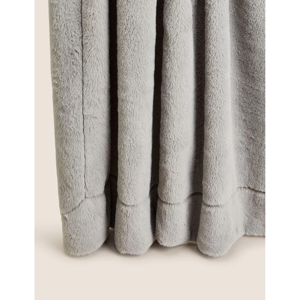 M&S Supersoft Faux Fur Throw - MED - Dark Green, Cream,Dark Green – image 2