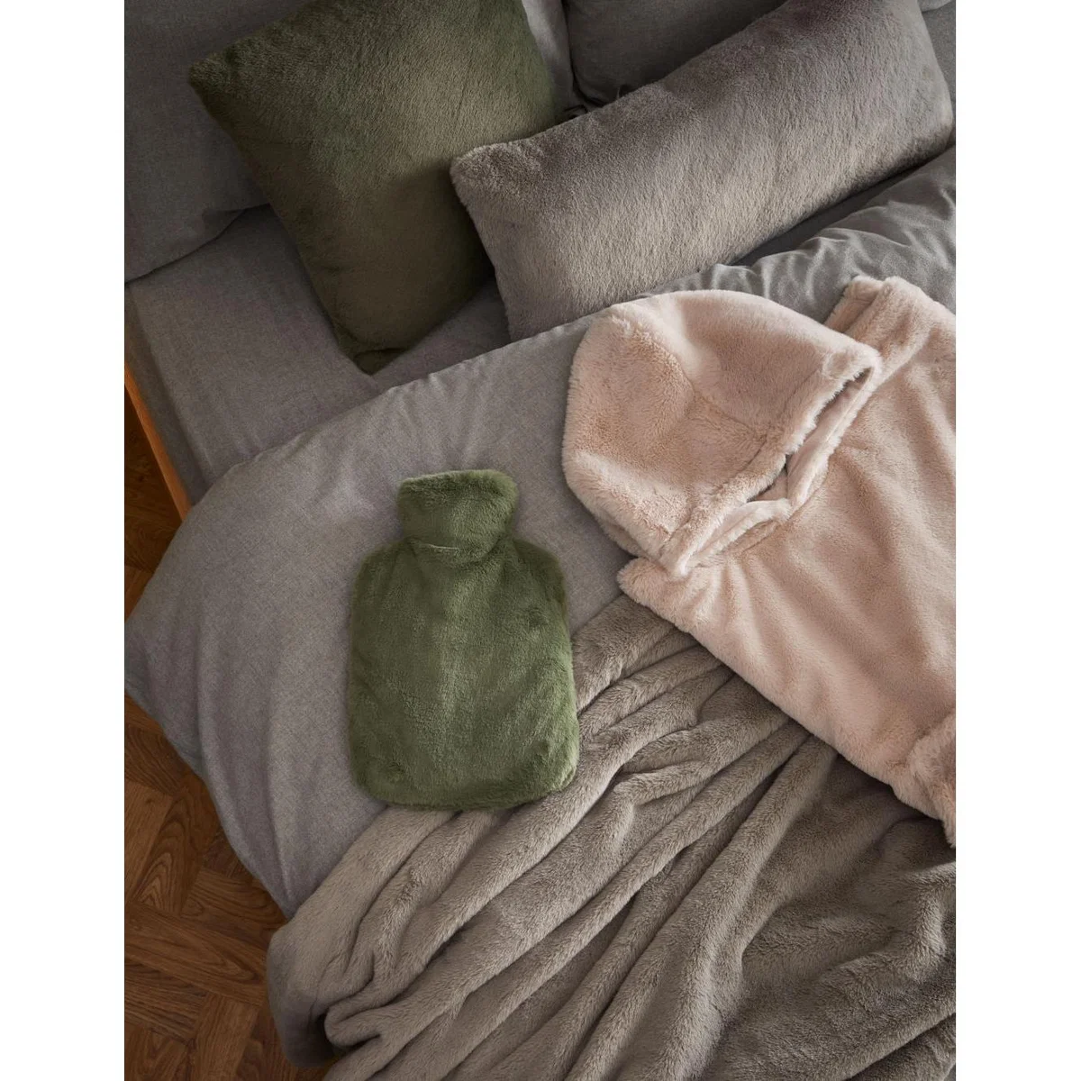 M&S Supersoft Faux Fur Throw - MED - Dark Green, Cream,Dark Green – image 6