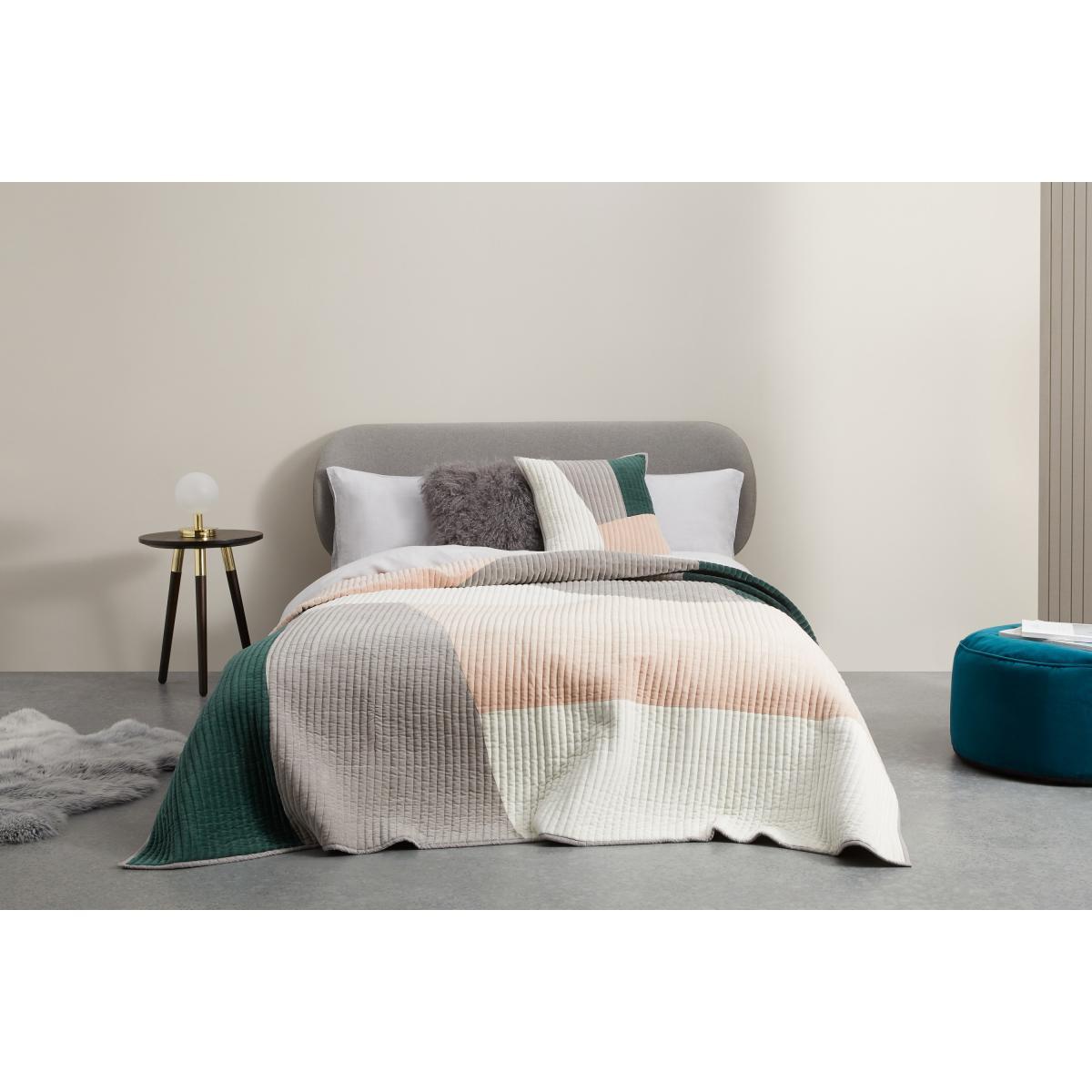 Giacomo Quilted Velvet Bedspread, Peacock Green & Plaster Pink – image 3