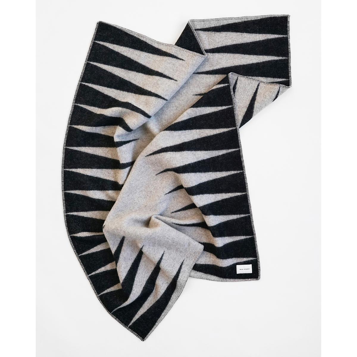 Hein Studio Ihalo blanket 130x180 cm No. 01 – image 2