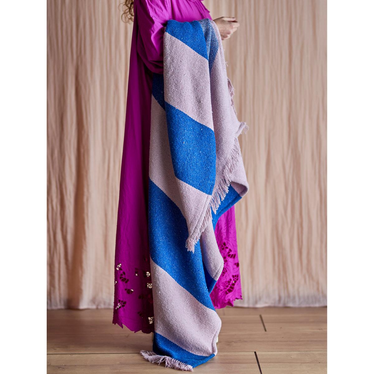 Bloomingville Cadeo plaid 130x160 cm Blue – image 4