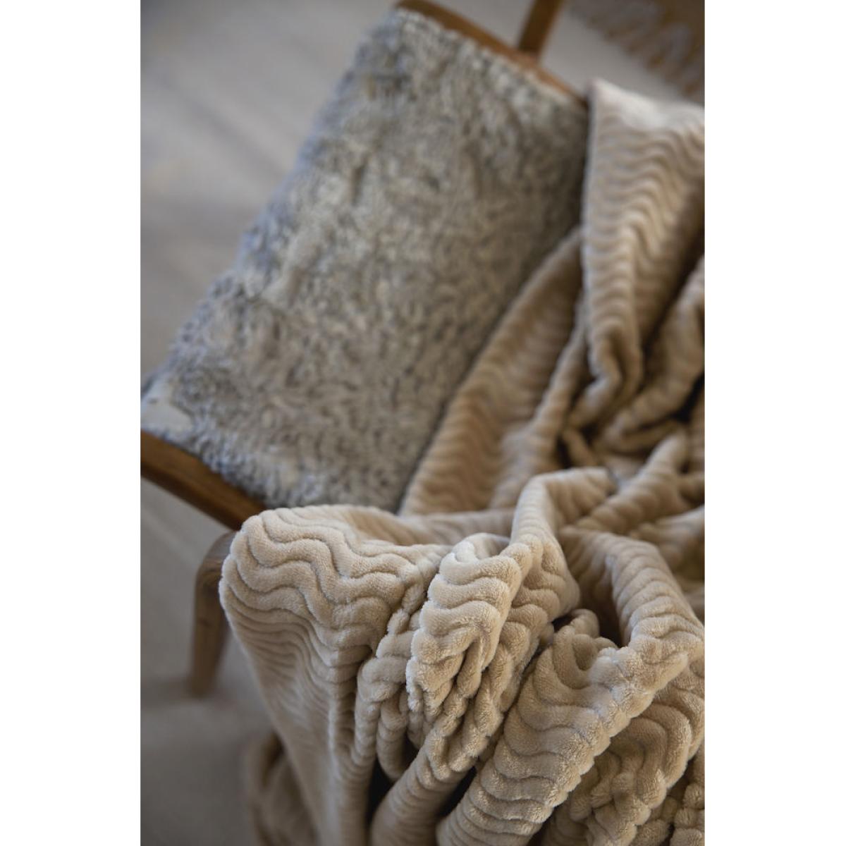 Sagaform Agnes fleece throw Beige – image 3