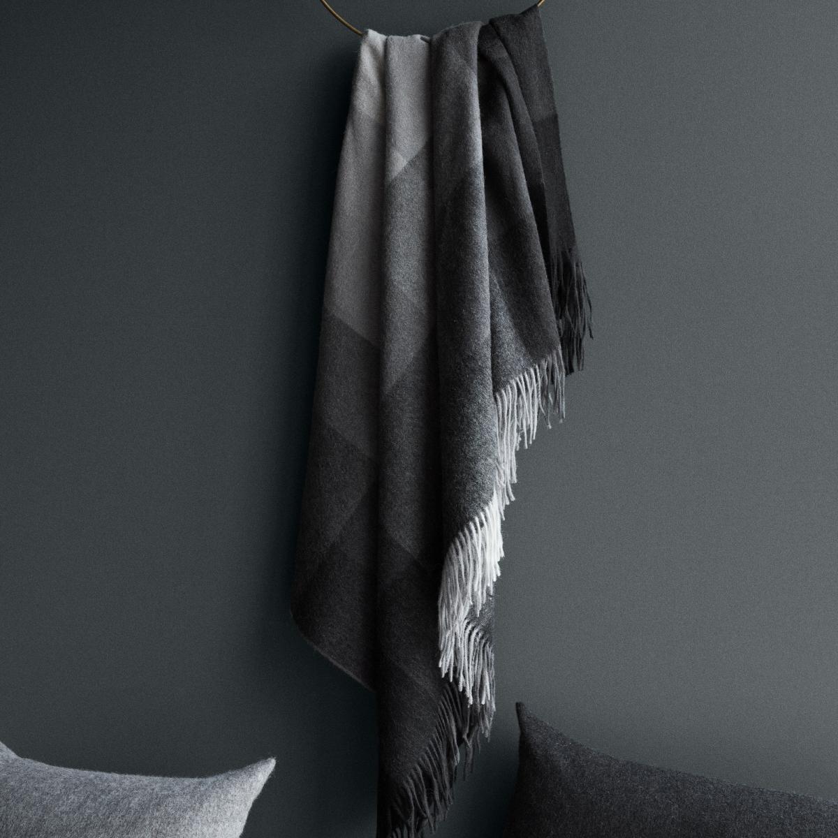 Inca Stones throw Grey – image 2