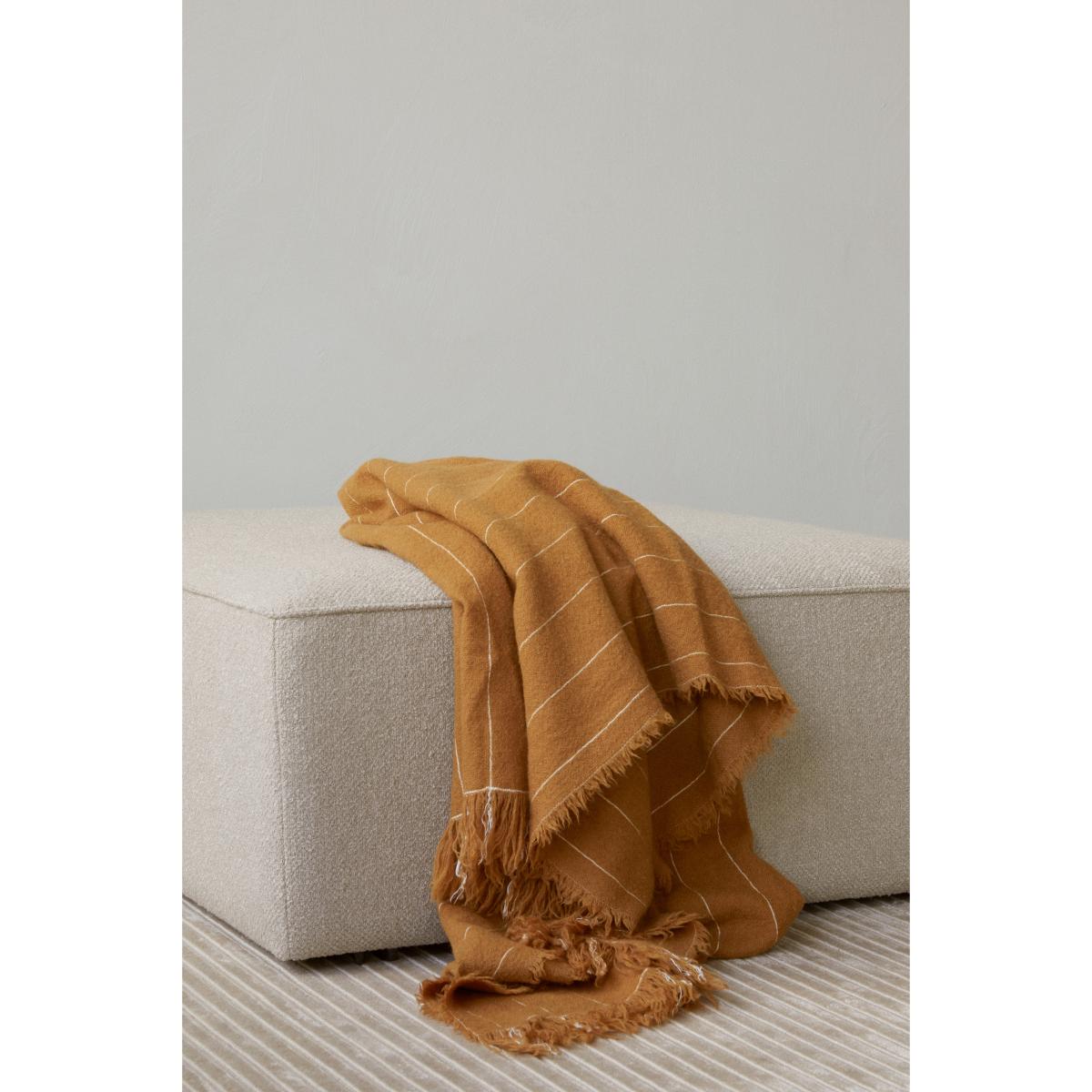 Battus throw 130x185 cm Ochre – image 5