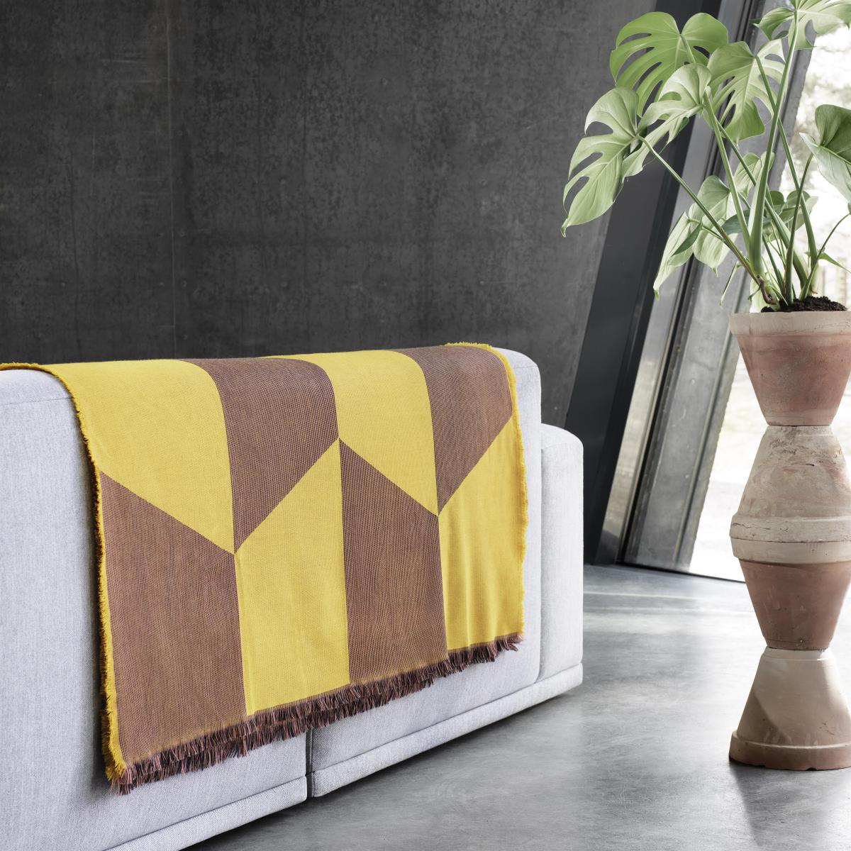 Sway throw mustard yellow – image 3