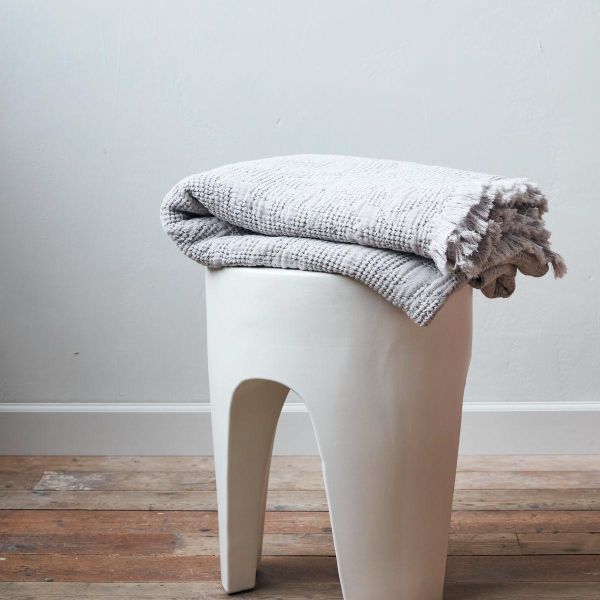 Hilda bedspread 170x180 cm Dove – image 2