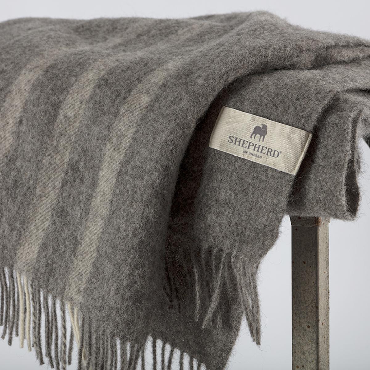 Lucy wool throw 140x240 cm Granite – image 4