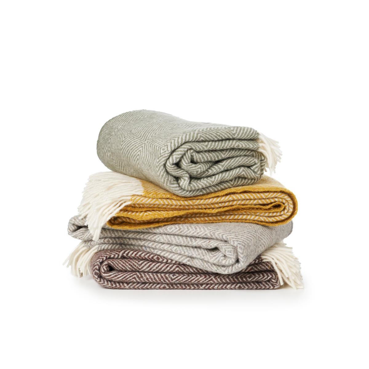Gooseye wool throw 130x200 cm Yellow – image 2