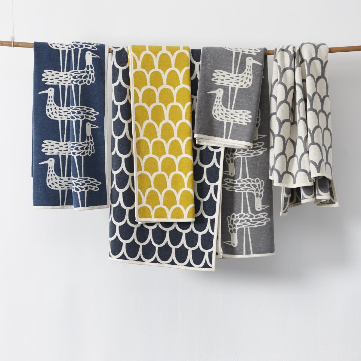 Shore birds chenille blanket blue – image 3