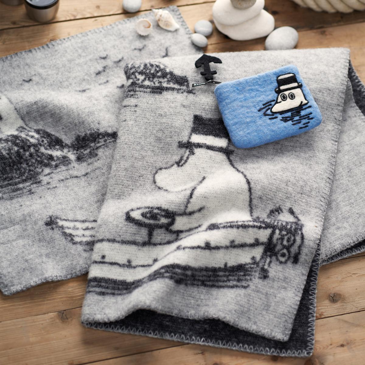 Moomin at sea children's blanket grey – image 2