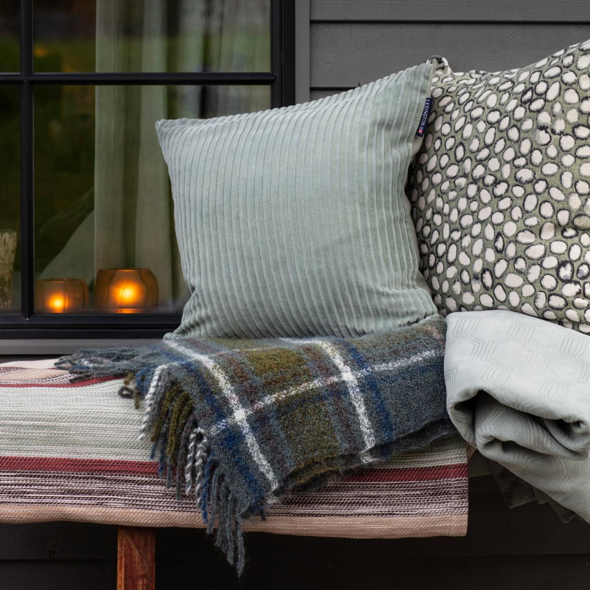 Checked Bouclé throw 130x170 cm sage green multi – image 3