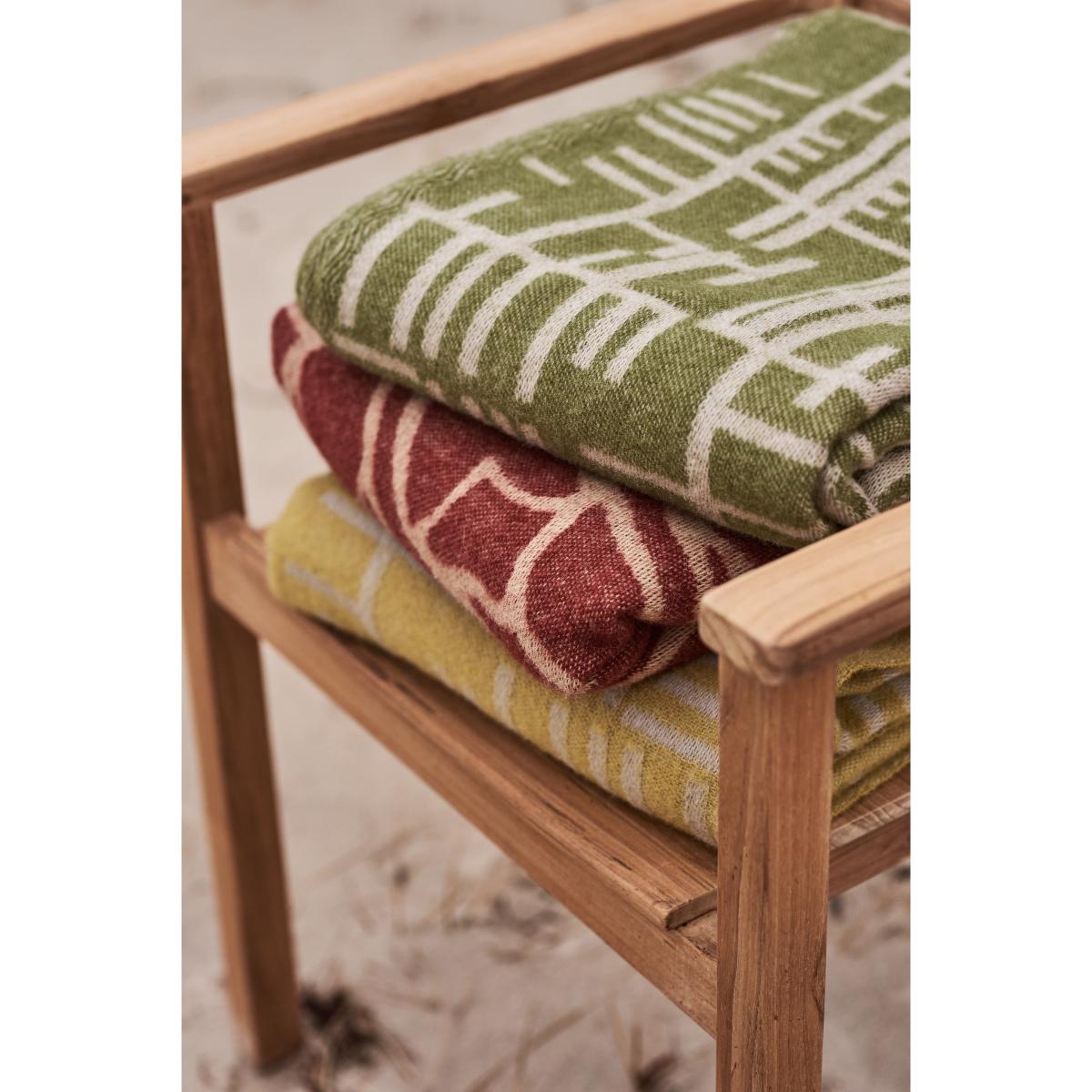 Almedahls Kotteri throw 130x170 cm Wine red-beige – image 3