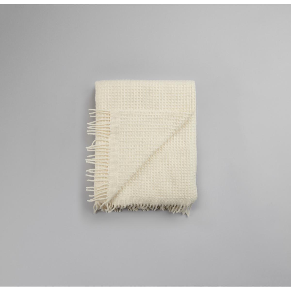Røros Tweed Vega throw 150x210 cm Natural – image 2