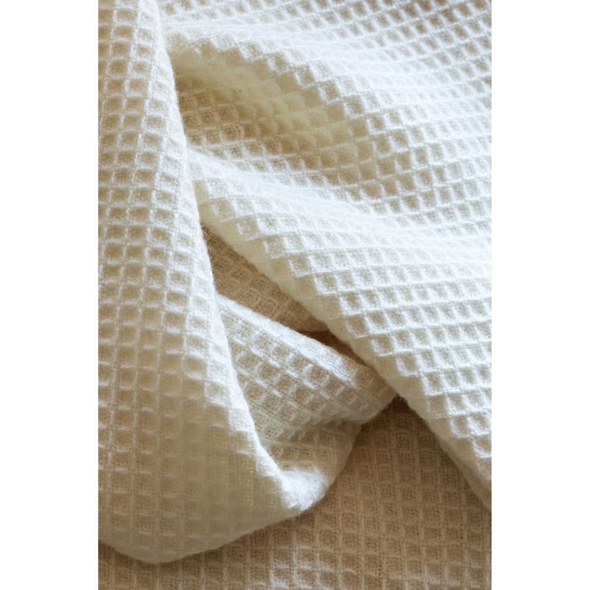 Røros Tweed Vega throw 150x210 cm Natural – image 3