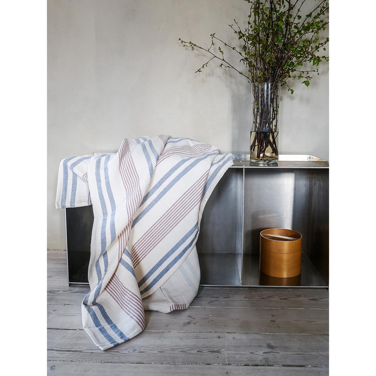 Iris throw 130x180 cm Blue-Rusty red – image 2