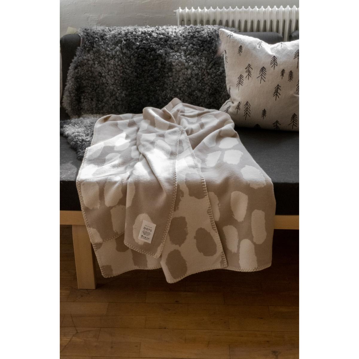 Dots throw 140x180 cm Beige – image 4