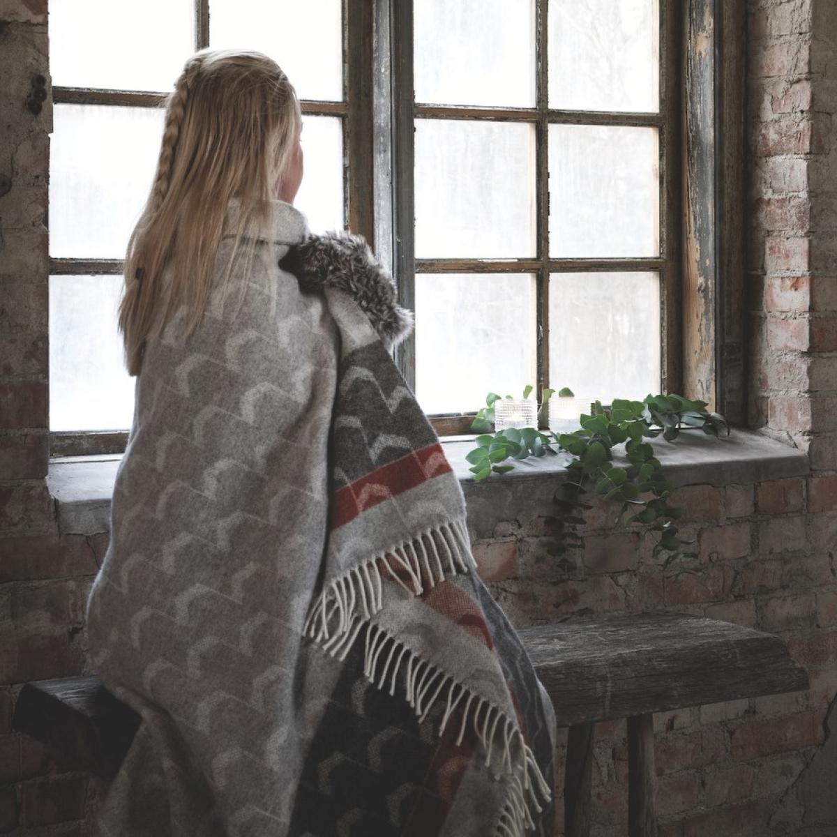 Arrow wool throw rusty red – image 2