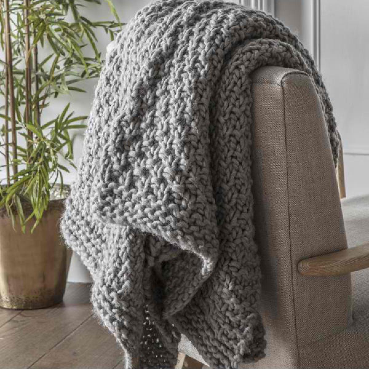 Gallery Interiors Moss Chunky Knitted Throw in Grey | Outlet – image 2