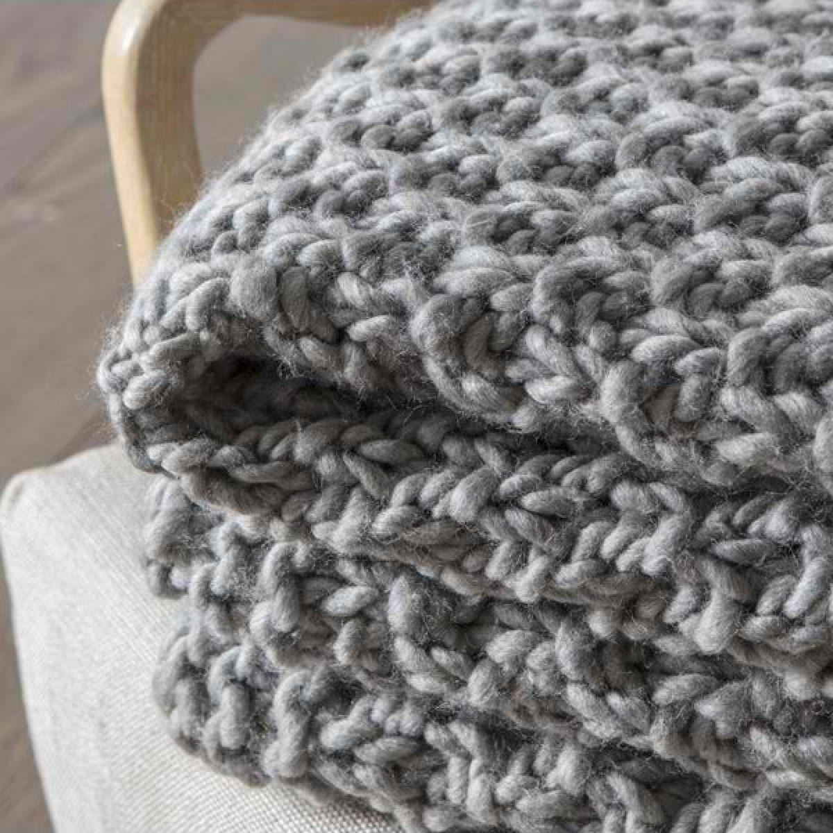 Gallery Interiors Moss Chunky Knitted Throw in Grey | Outlet – image 3