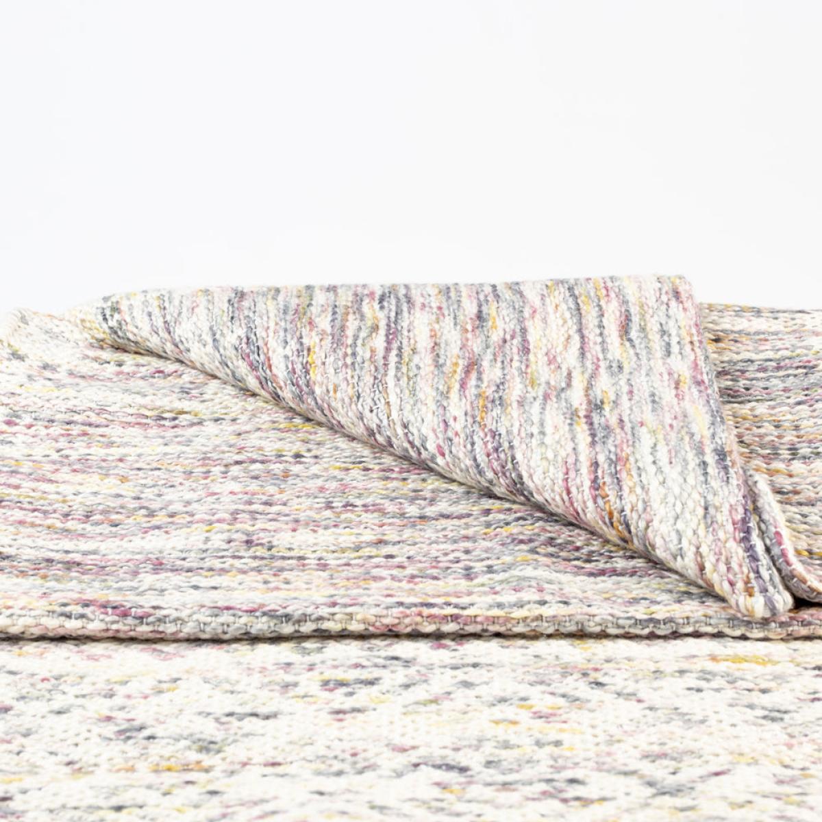 Olivia's Nordic Living Collection - Linne Blanket in Plum – image 4