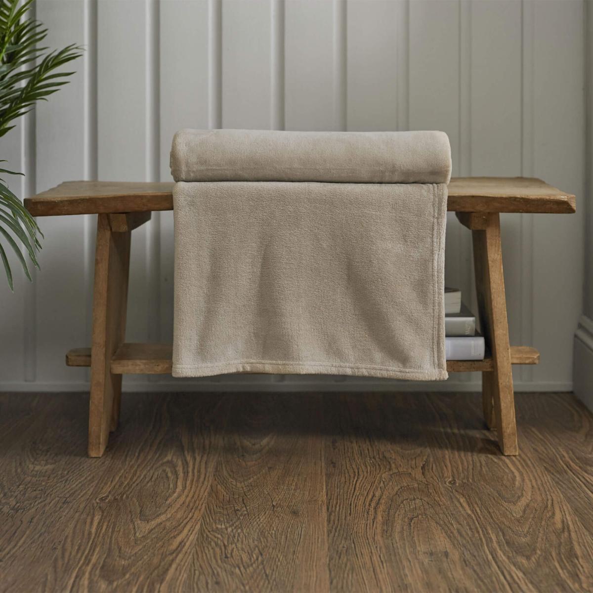 Deyongs Snuggle Touch Supersoft Fleece Throw - Pebble In Beige – image 3