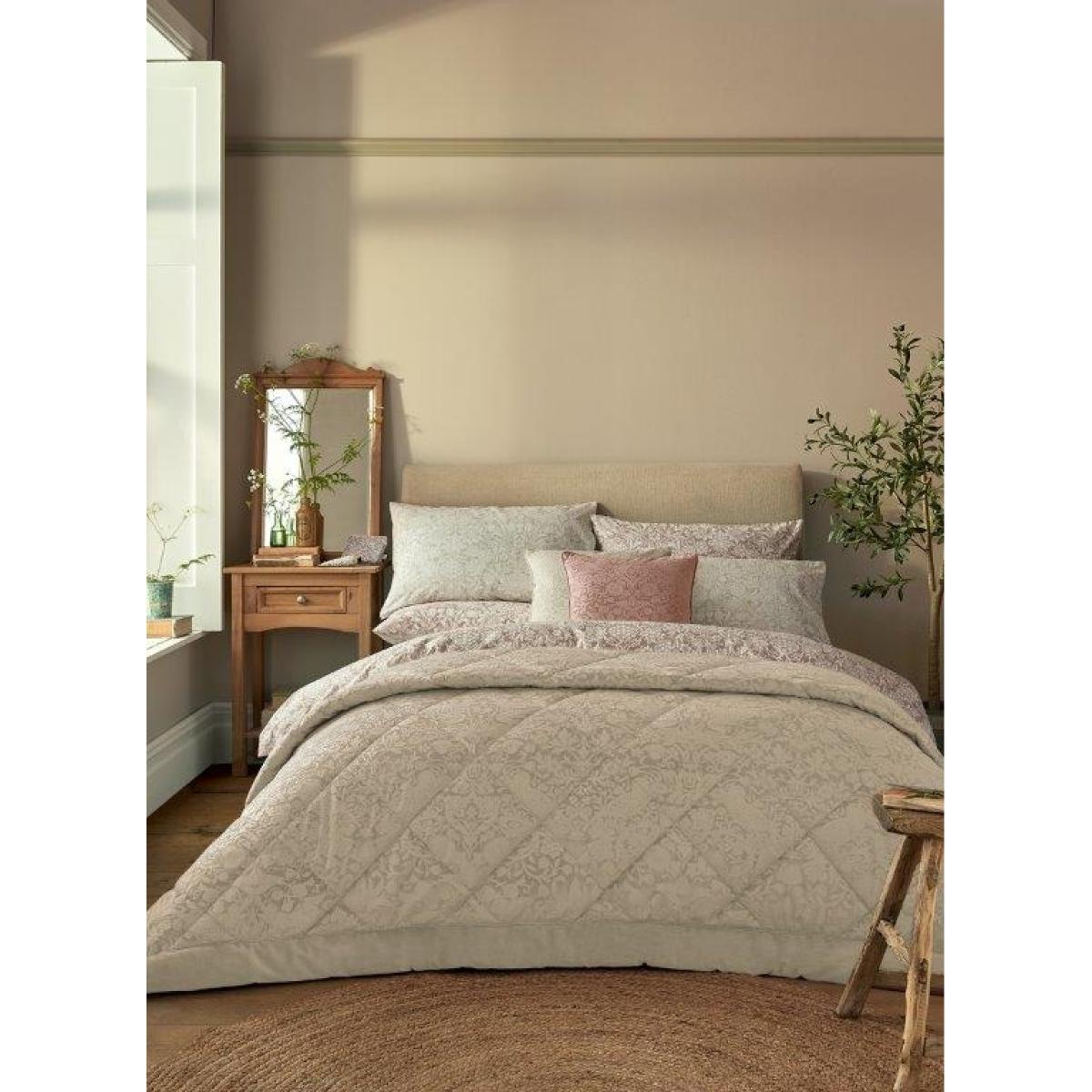 William Morris At Home Strawberry Thief Embossed Quilted Bedspread - Oyster – image 2